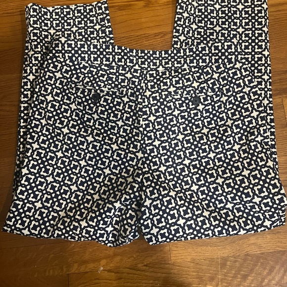 Laundry by Shelli Segal Capri pants. 8. Exc condition. 97% cotton 3% spandex. - Picture 8 of 10